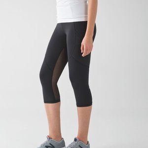 Lululemon Outrun 17in crop in black with mesh